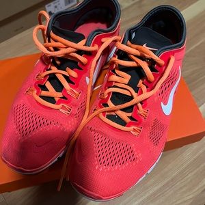 Nike sneakers women 6.5